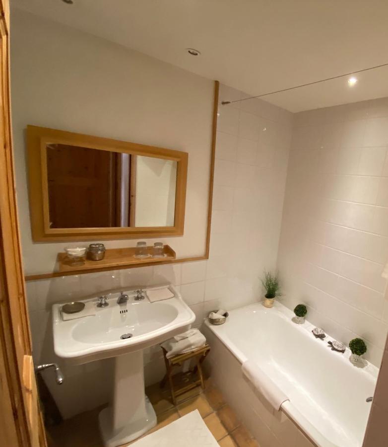 La Ferme De Gigognan Bed and Breakfast Avignon Buitenkant foto