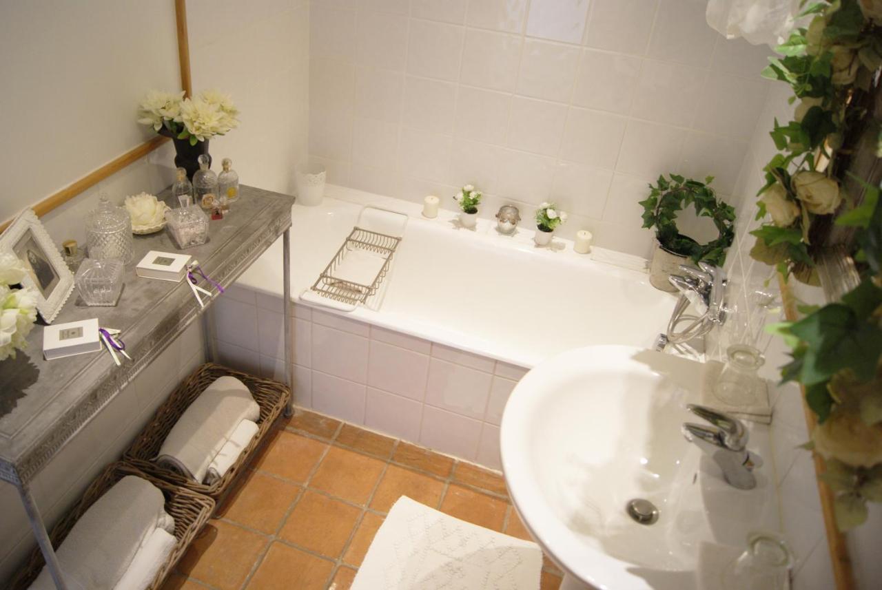 La Ferme De Gigognan Bed and Breakfast Avignon Buitenkant foto